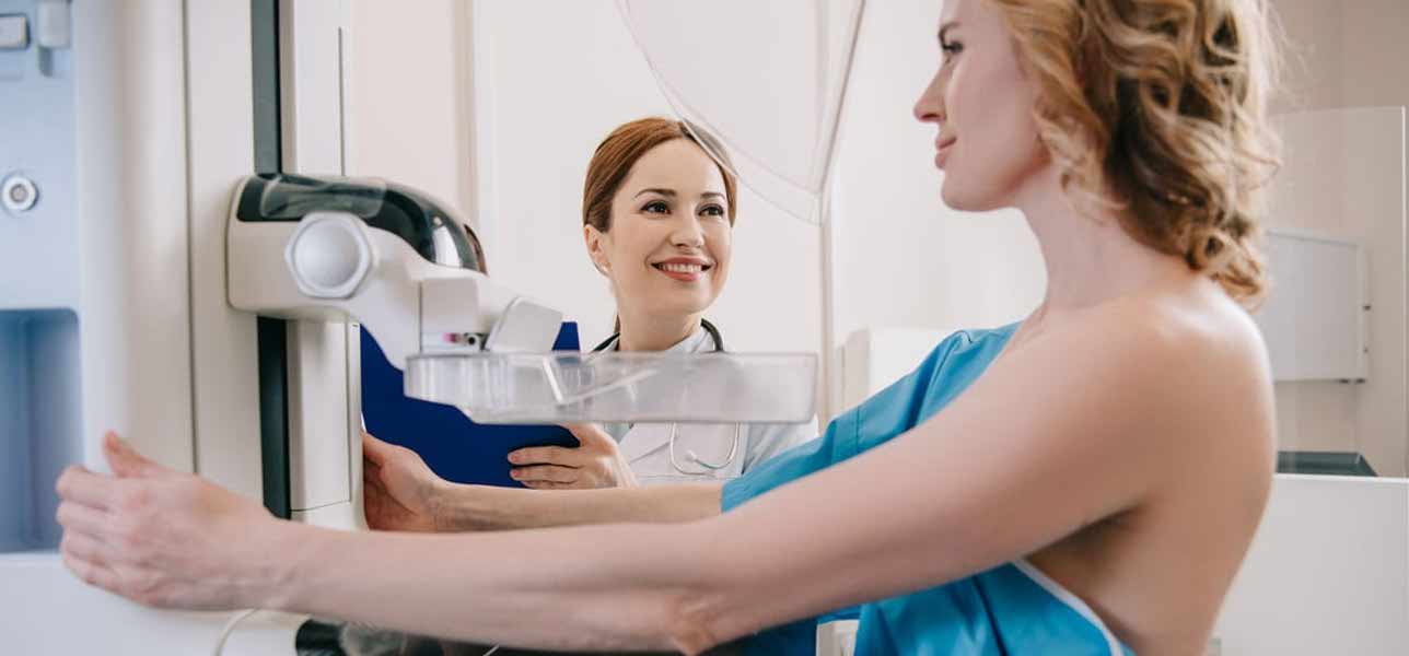 toma de mastografía en el laboratorio humana